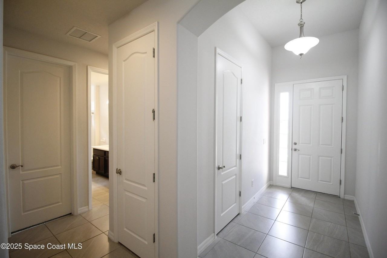 3039 Burghley Park Way - Photo 4 of 33