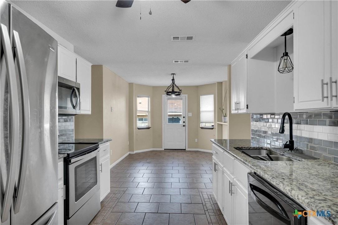 3209 Windfield Dr - Photo 3 of 16