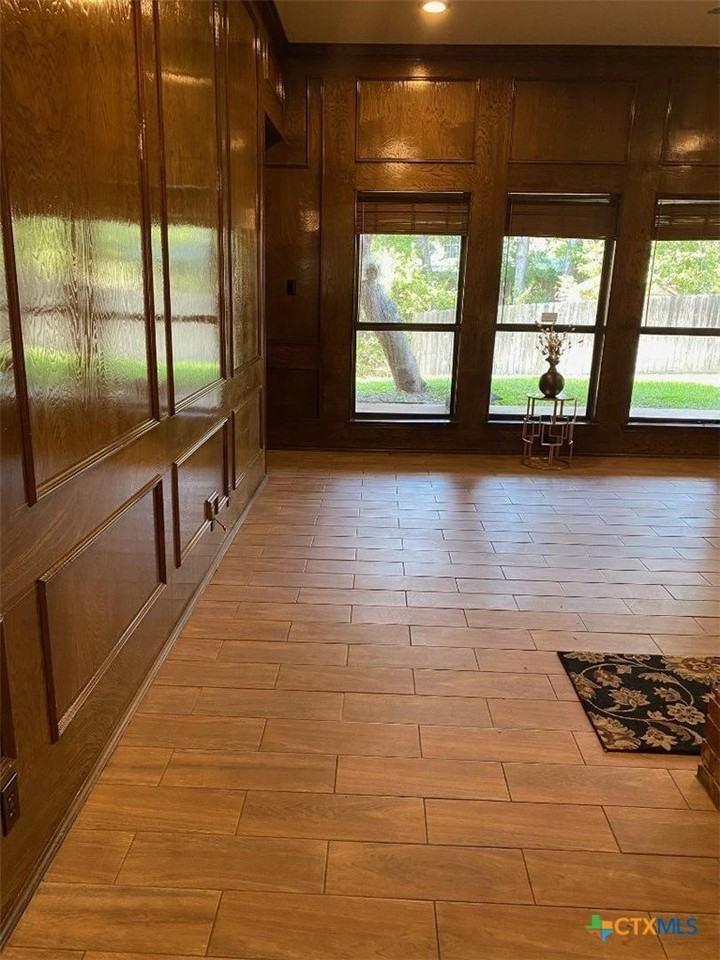 2504 Canyon Creek Dr - Photo 2 of 23