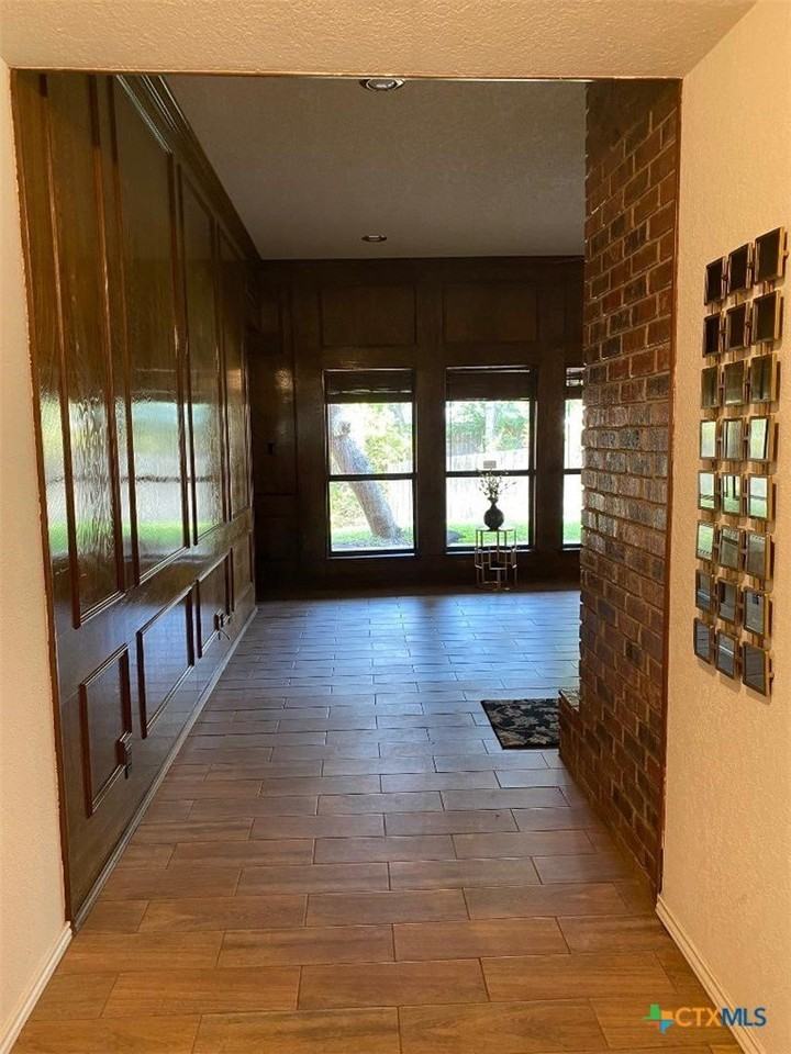2504 Canyon Creek Dr - Photo 3 of 23