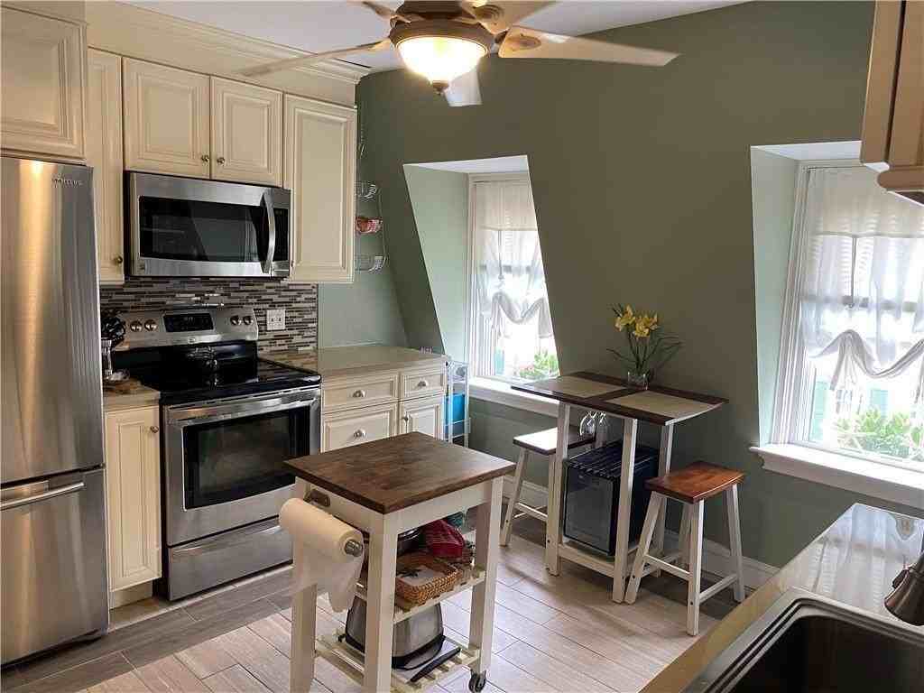 4 Hammond St #5 - Photo 2 of 26