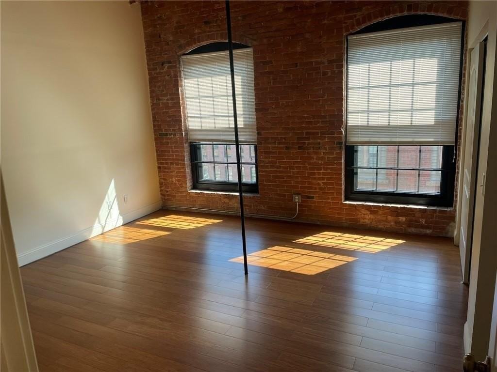 535 Roosevelt Ave - Photo 4 of 12