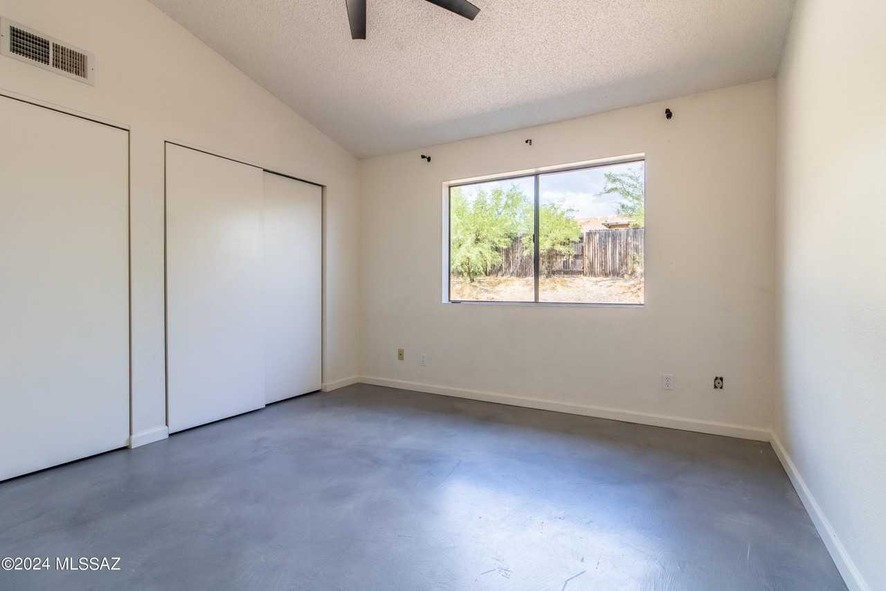 3873 S Headwind Dr - Photo 3 of 13