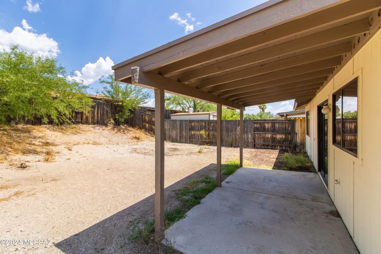3873 S Headwind Dr - Photo 4 of 13