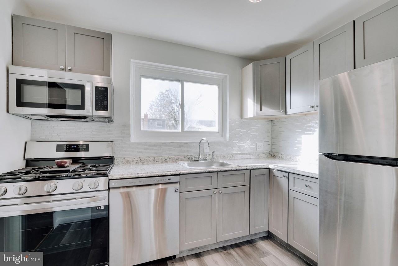 5006 14th St Ne - Photo 5 of 36