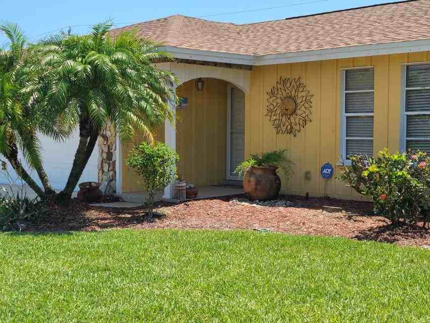 725 Hibiscus Dr #1 - Photo 2 of 12