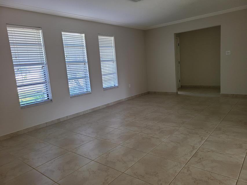 725 Hibiscus Dr #1 - Photo 4 of 12