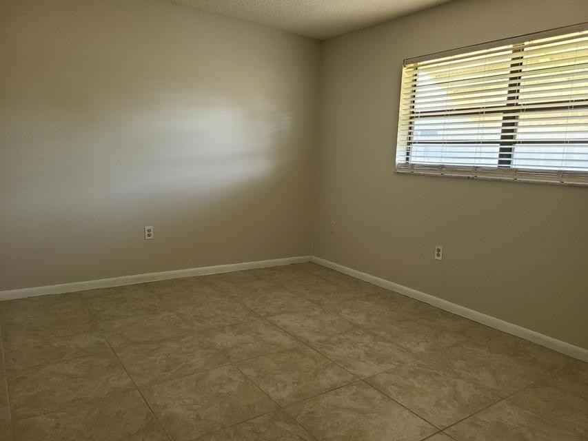 725 Hibiscus Dr #1 - Photo 5 of 12