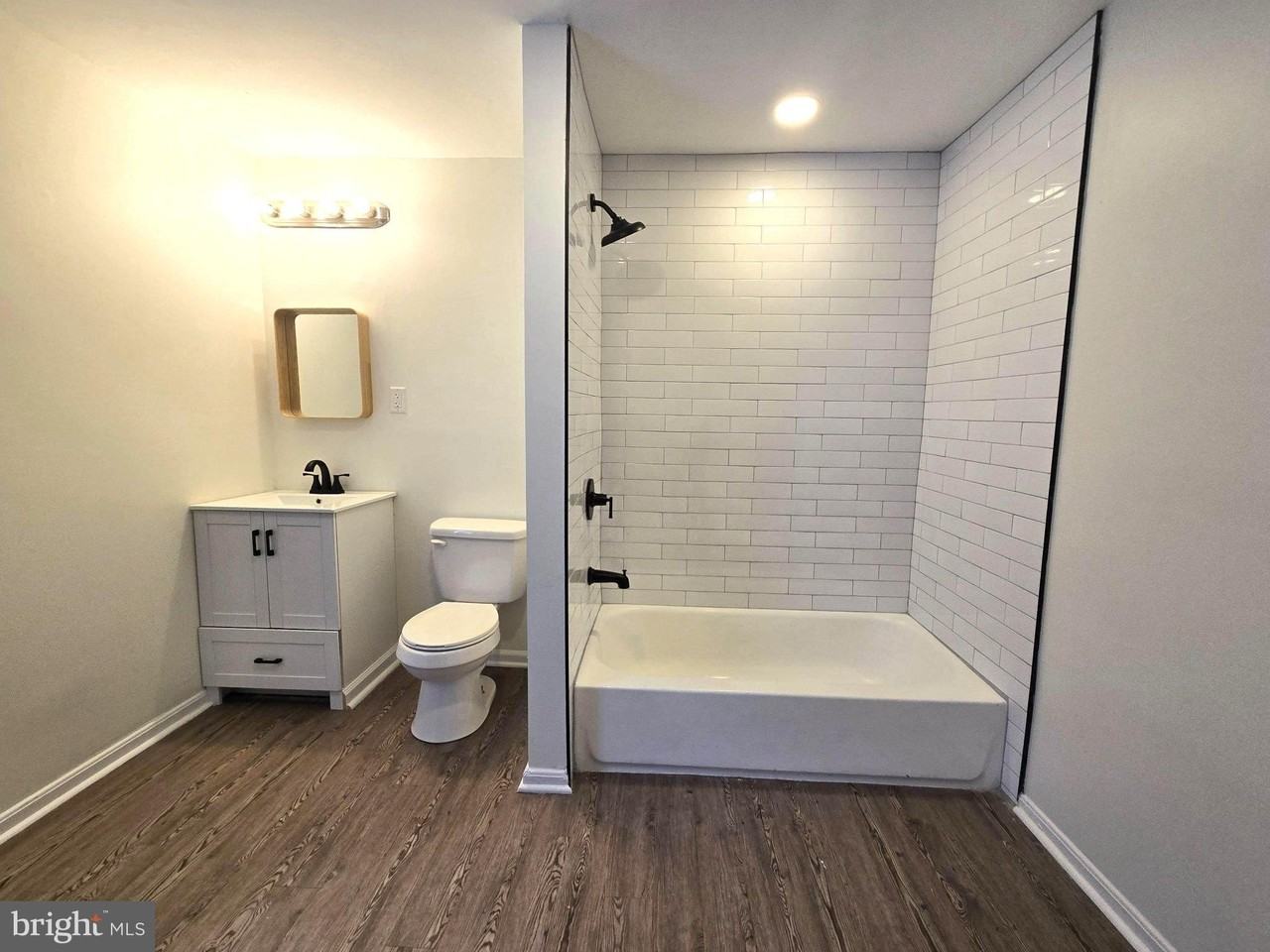 1717 Latrobe St - Photo 4 of 18