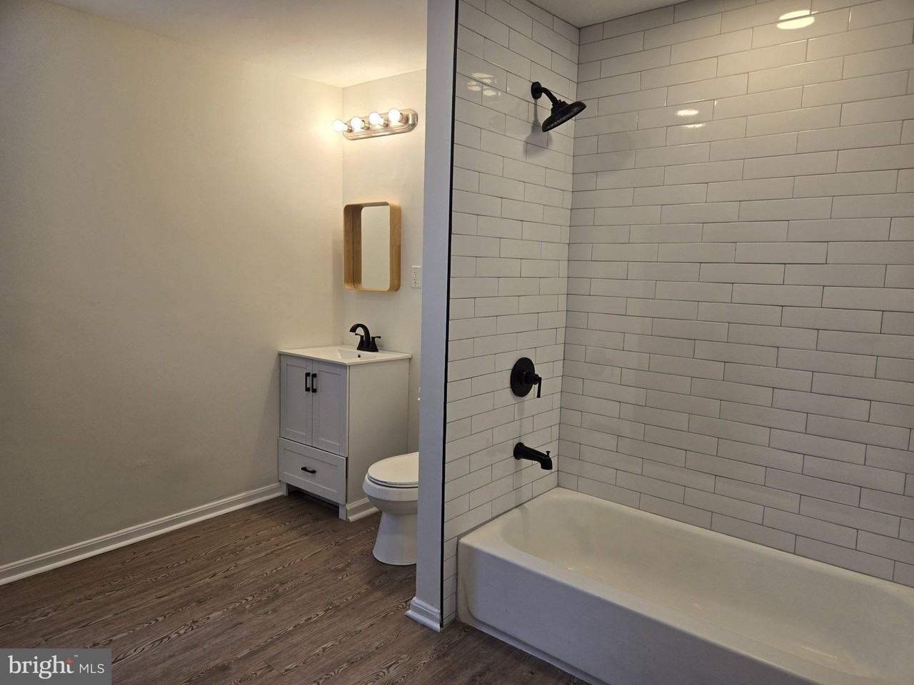 1717 Latrobe St - Photo 5 of 18