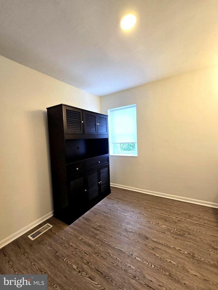 1717 Latrobe St - Photo 6 of 18