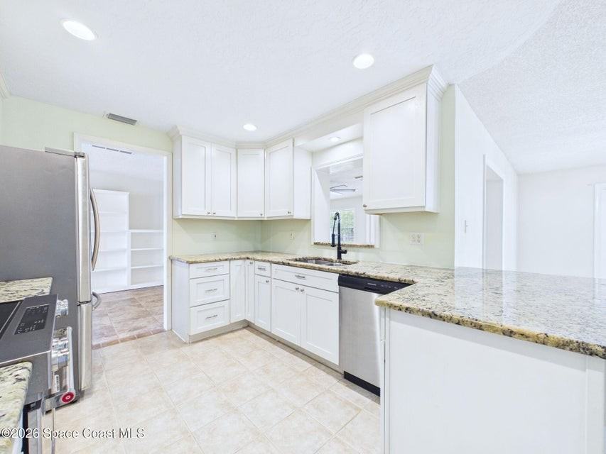 1523 Breese St Ne #1 - Photo 3 of 10