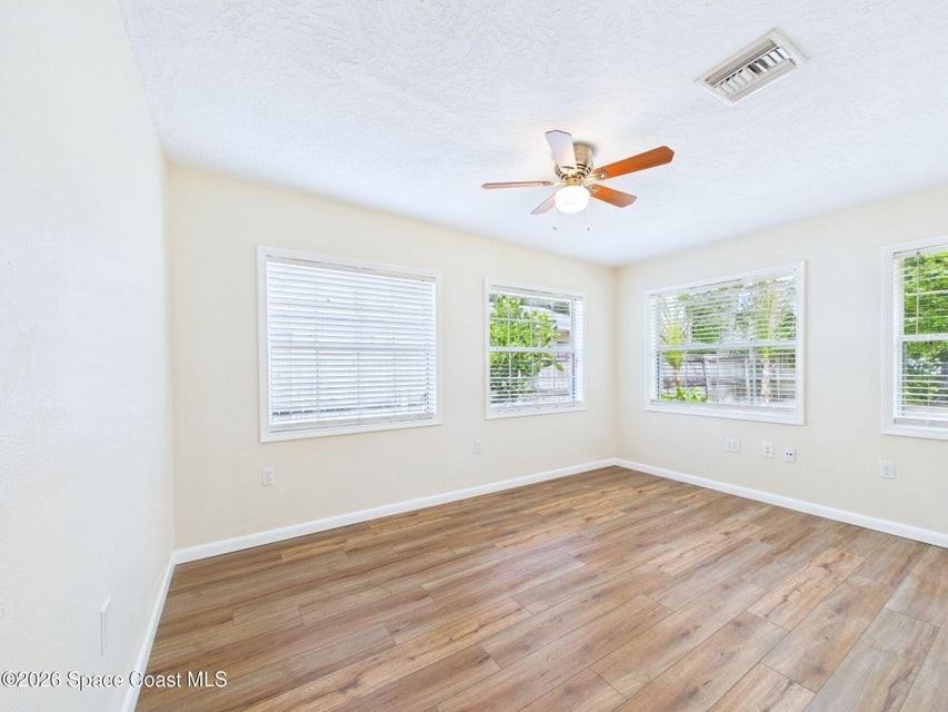 1523 Breese St Ne #1 - Photo 5 of 10