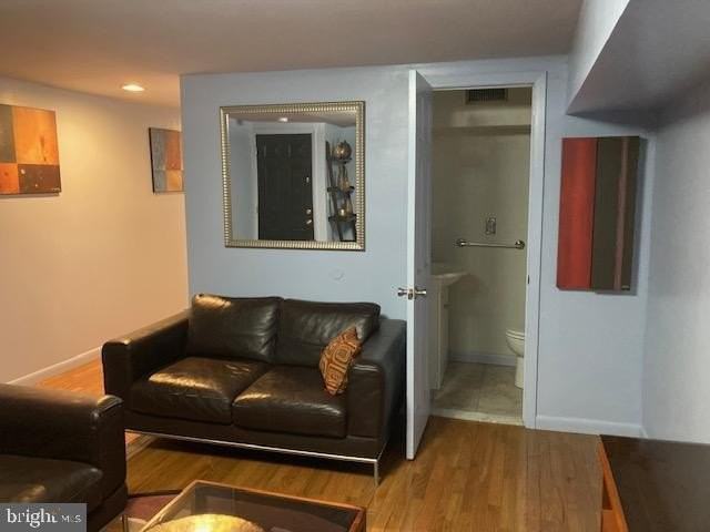 2223 Brookfield Ave - Photo 5 of 13