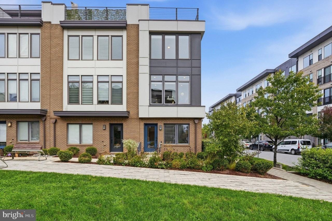 16143 Columbus Ave - Photo 3 of 50