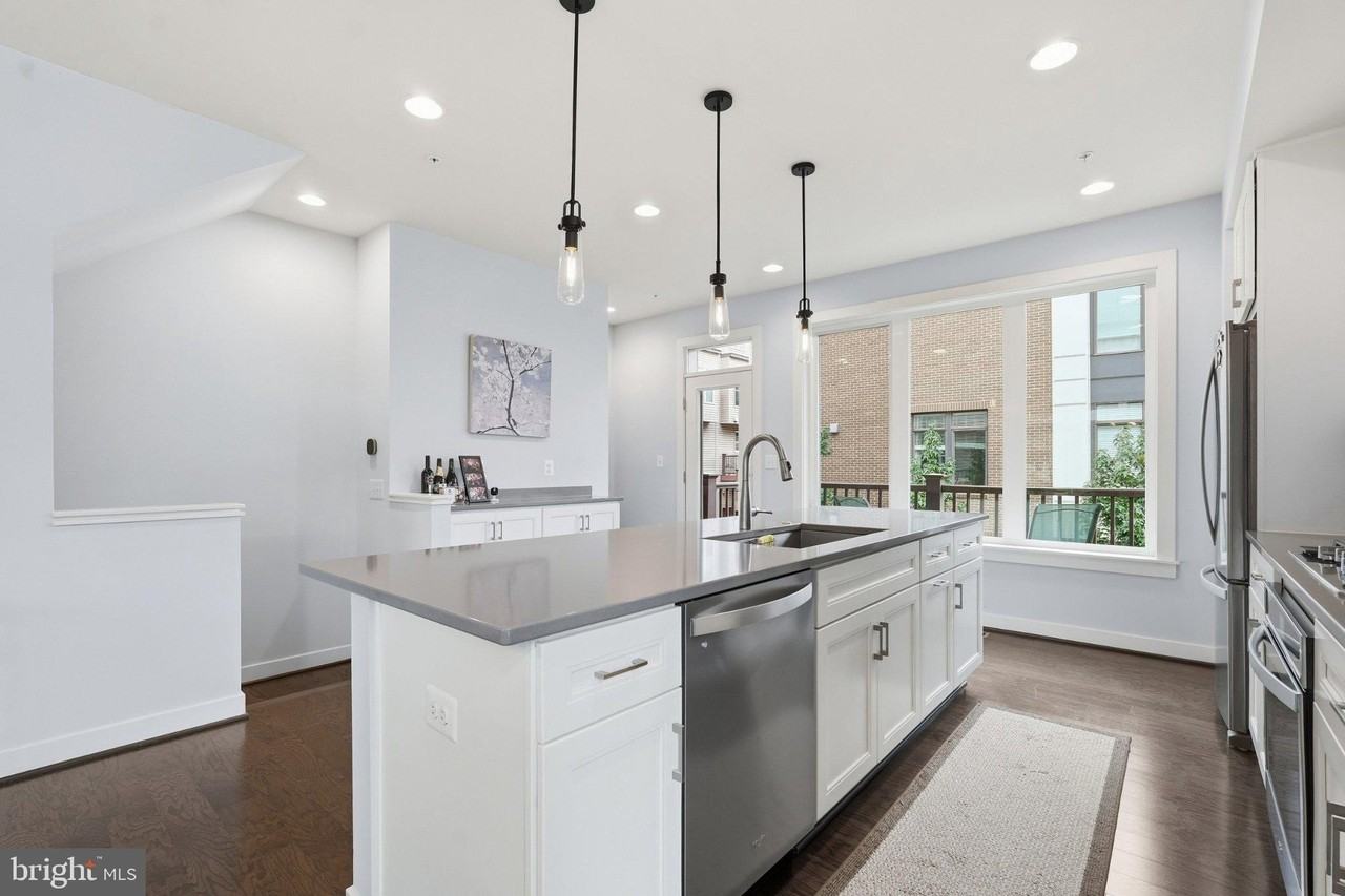 16143 Columbus Ave - Photo 5 of 50