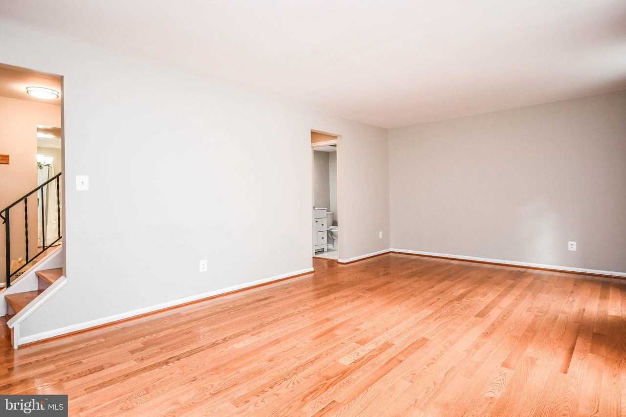 10036 Maple Leaf Dr - Photo 4 of 50