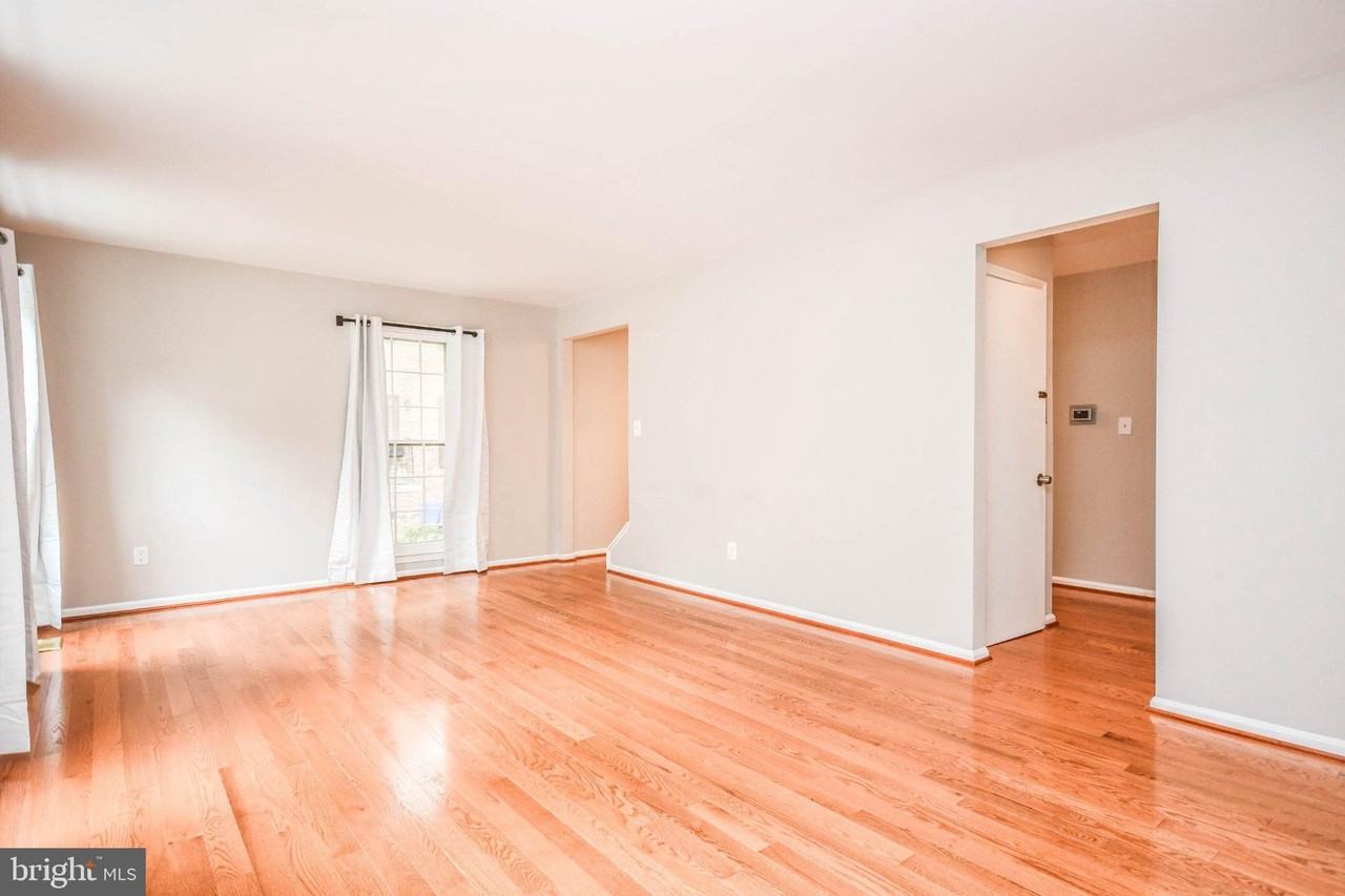10036 Maple Leaf Dr - Photo 5 of 50