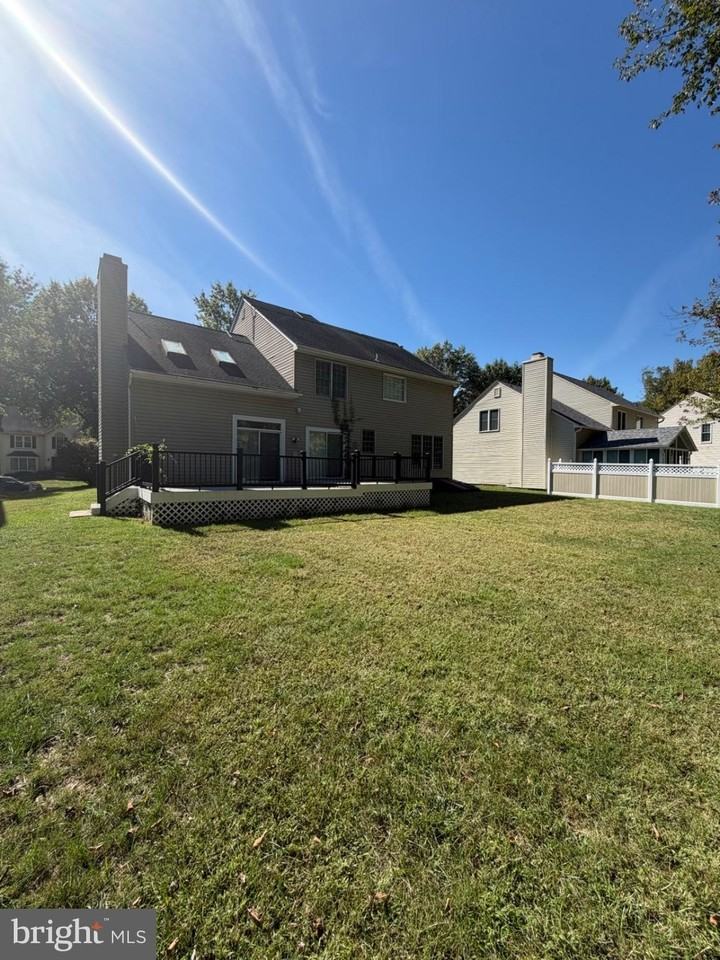 1821 Peachtree Ln - Photo 2 of 11