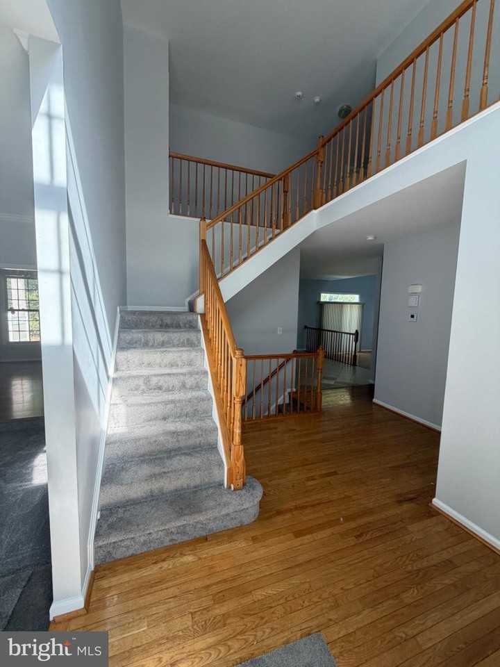 1821 Peachtree Ln - Photo 4 of 11