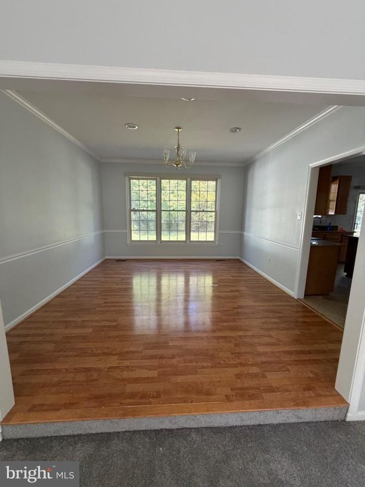 1821 Peachtree Ln - Photo 5 of 11