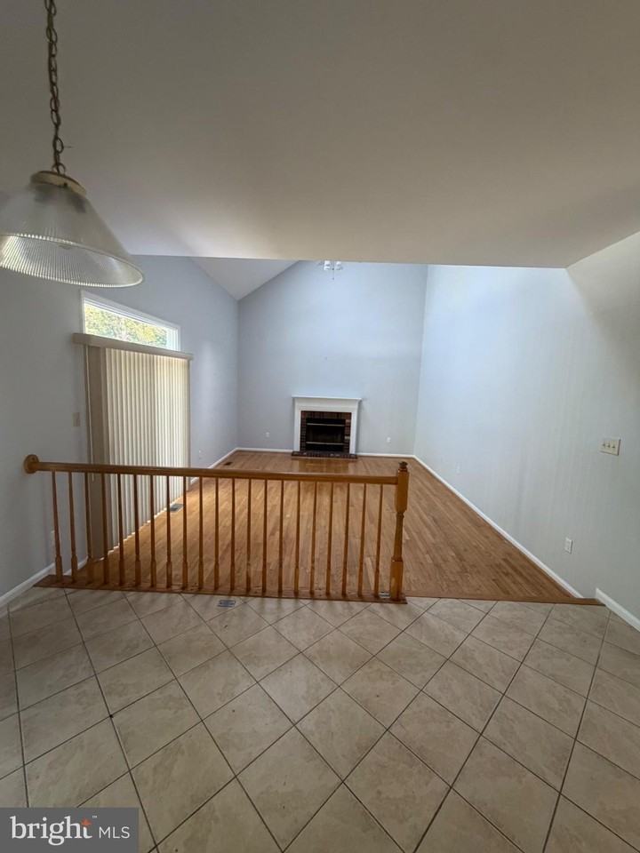 1821 Peachtree Ln - Photo 7 of 11
