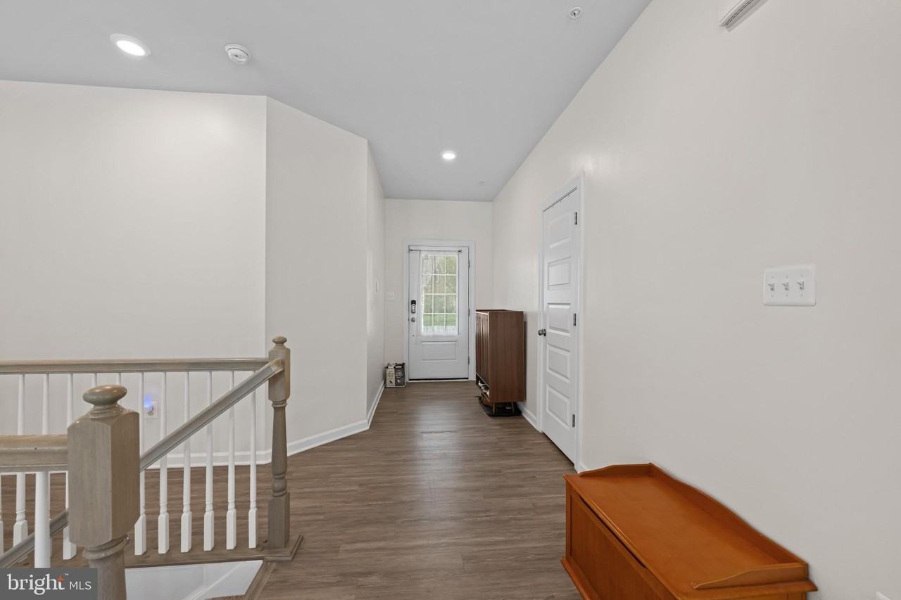 6119 Savannah Dr - Photo 2 of 44