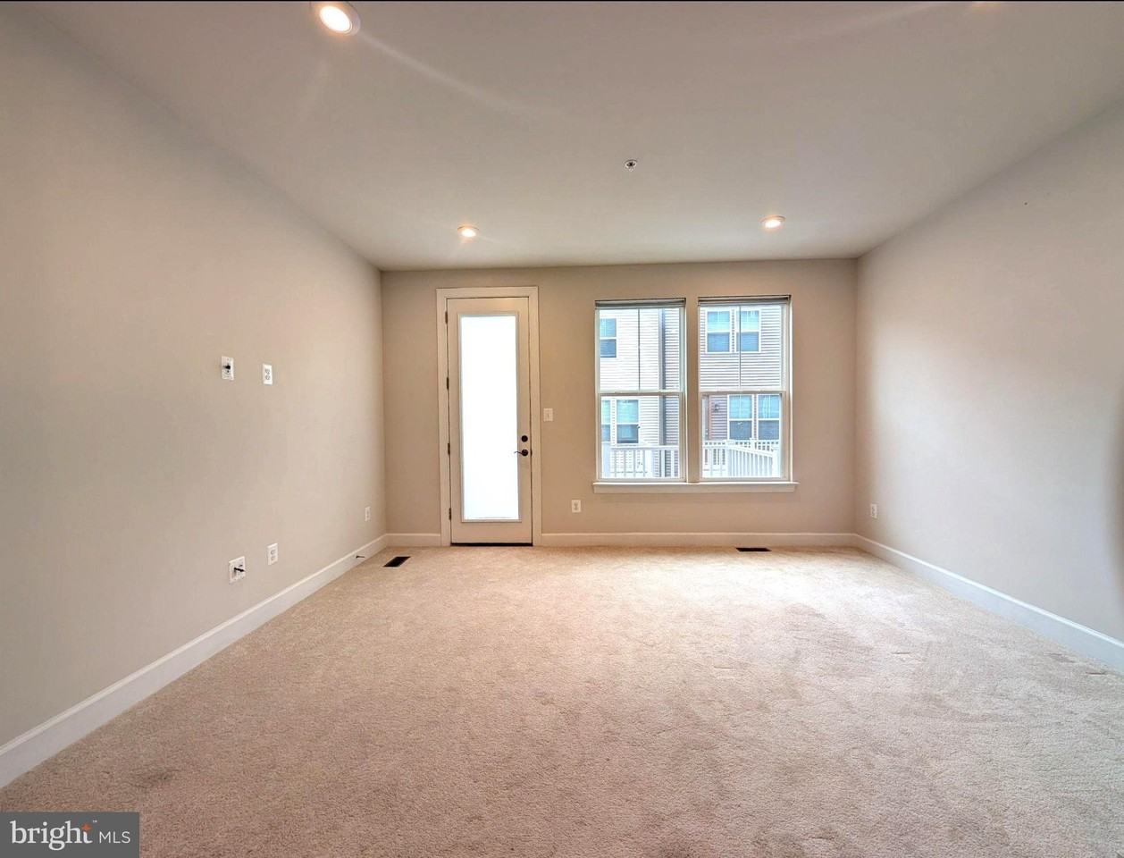3511 Carnaby St - Photo 3 of 21