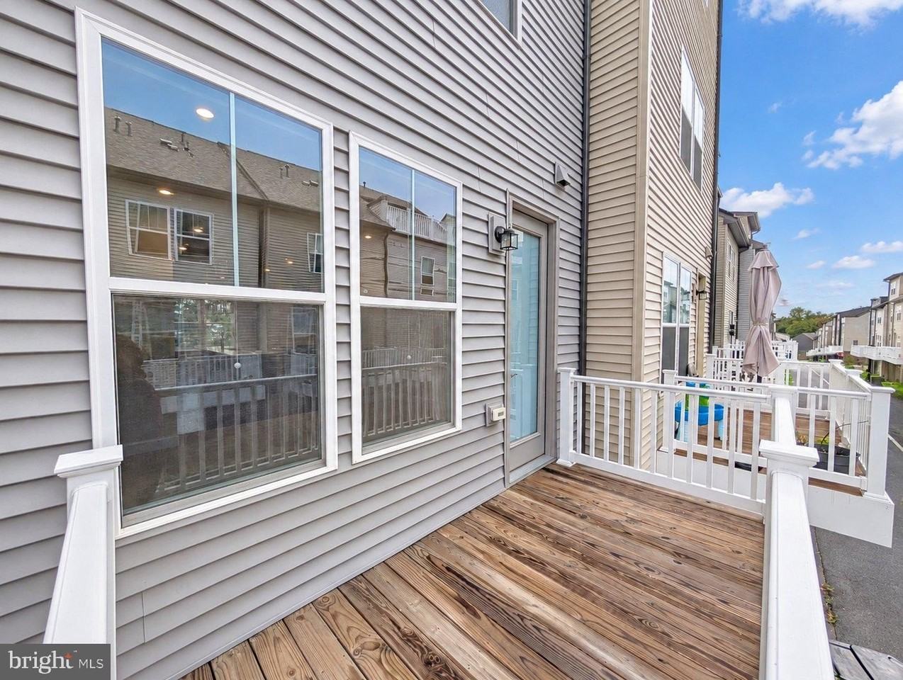 3511 Carnaby St - Photo 5 of 21