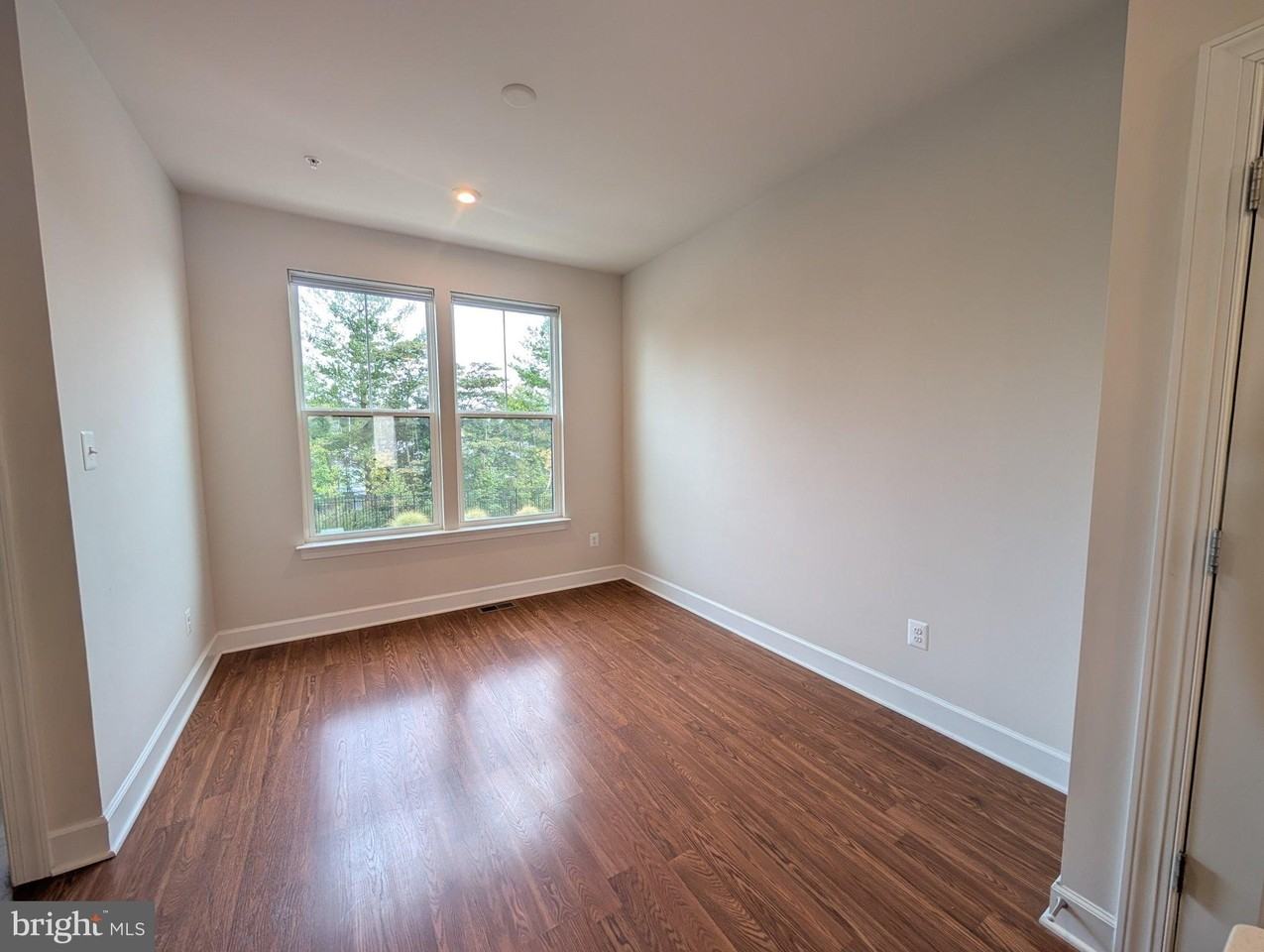 3511 Carnaby St - Photo 6 of 21