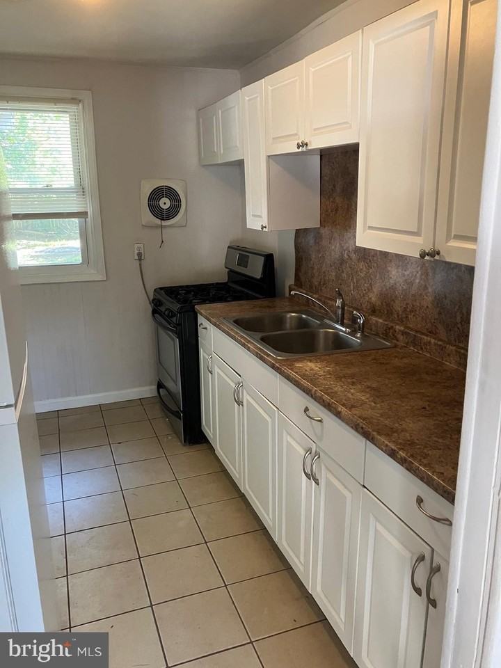 129 Lemmon Ave - Photo 3 of 10