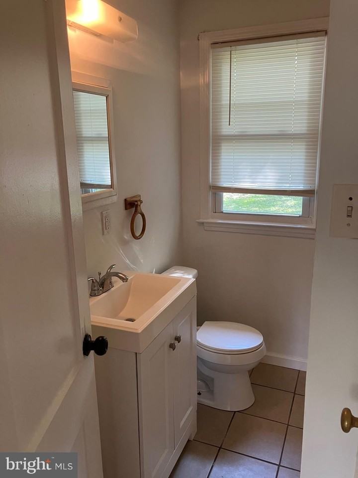 129 Lemmon Ave - Photo 5 of 10
