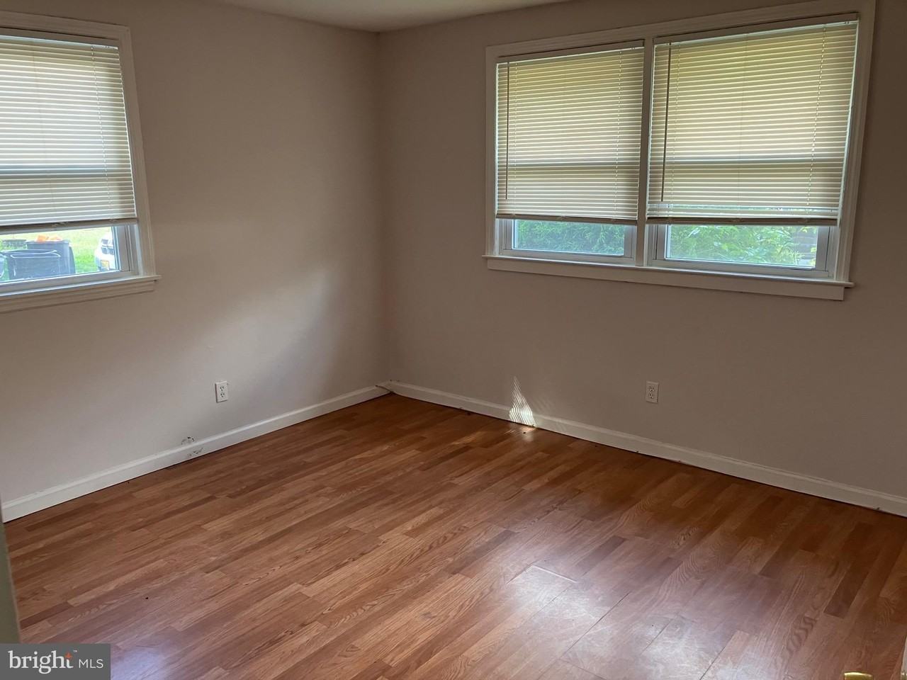 129 Lemmon Ave - Photo 7 of 10