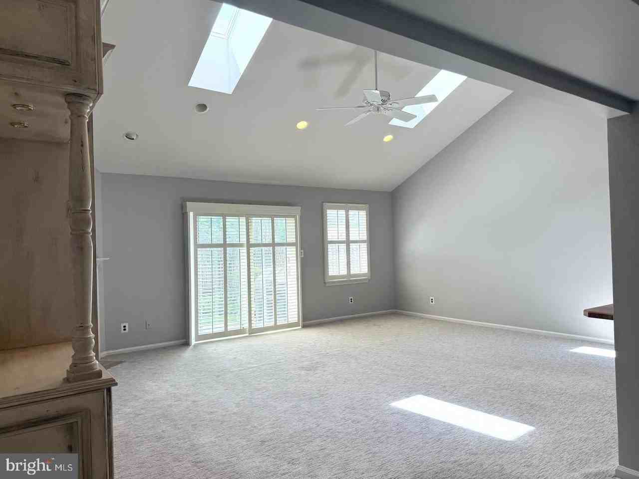 208 Hazelwood Ln - Photo 5 of 22