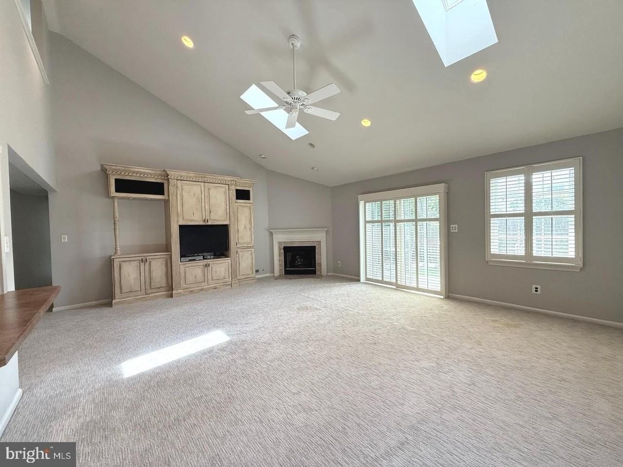 208 Hazelwood Ln - Photo 6 of 22