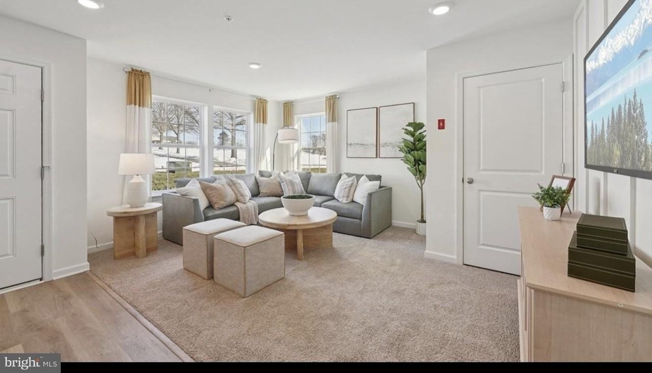 104 Spencer Way - Photo 3 of 22