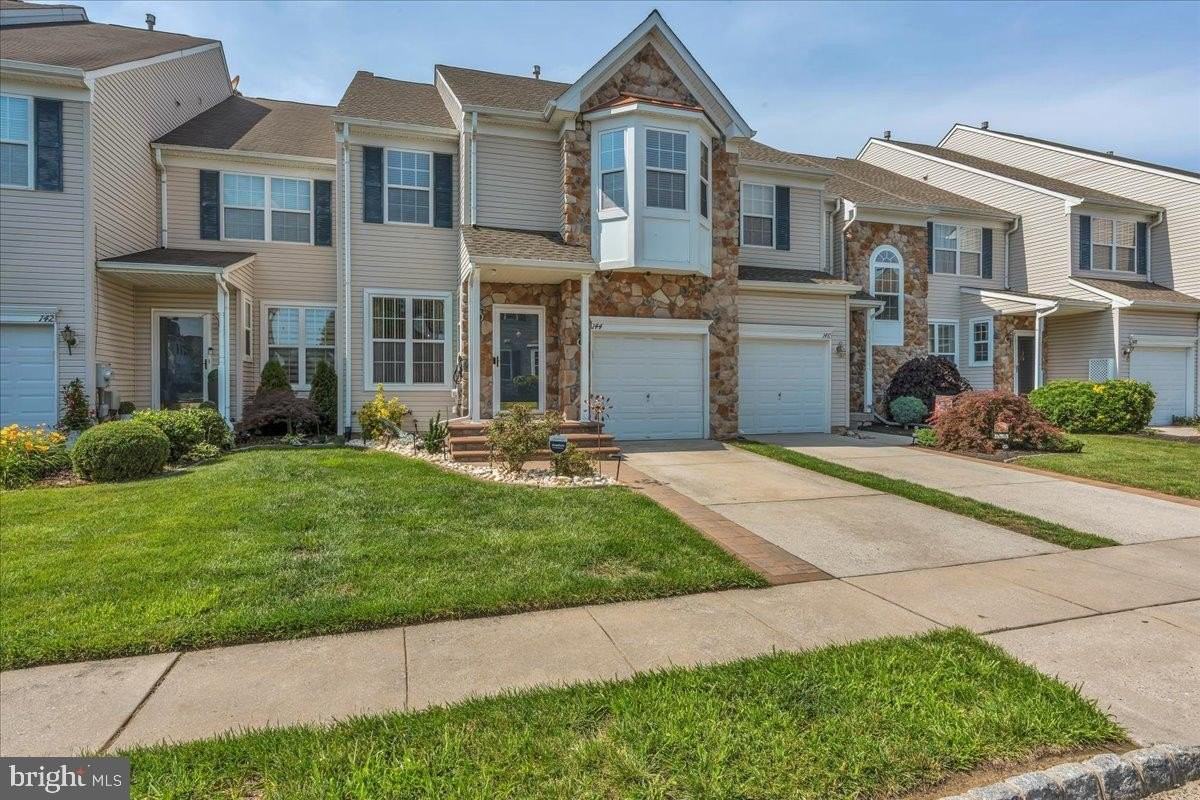 144 Pennsbury Ln - Photo 2 of 24