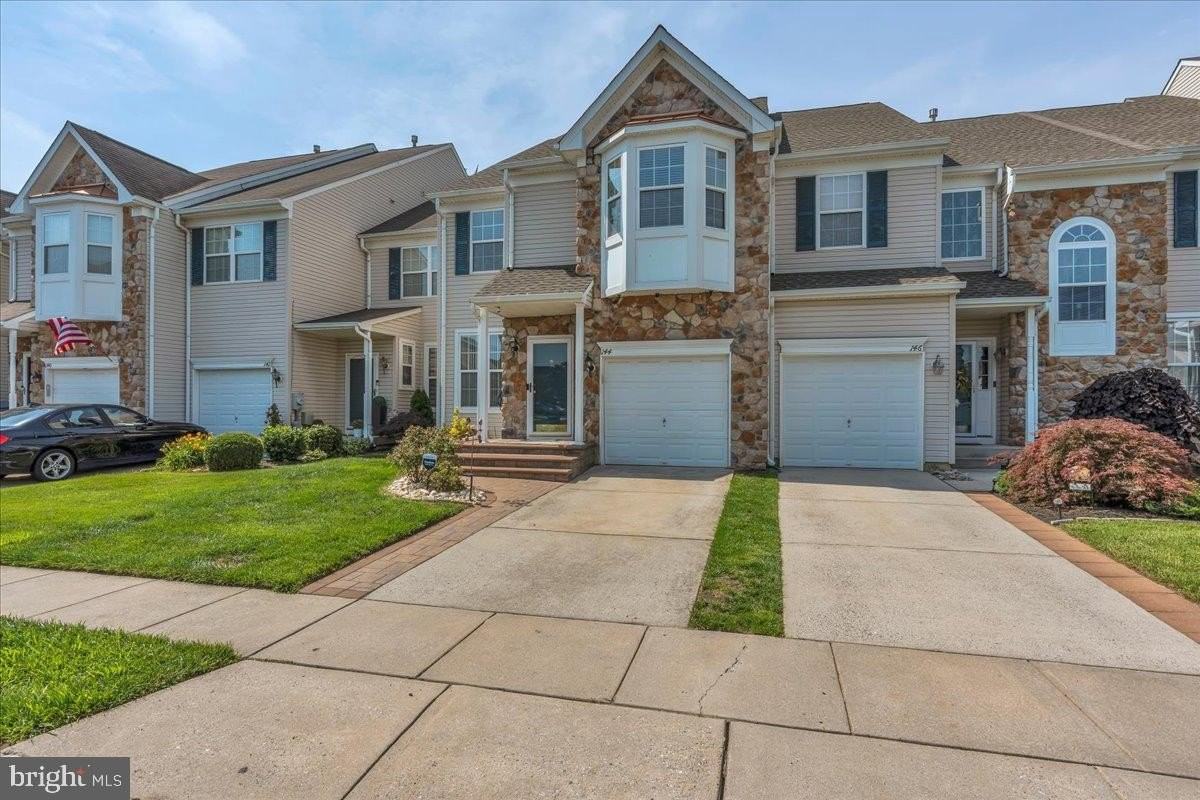 144 Pennsbury Ln - Photo 3 of 24