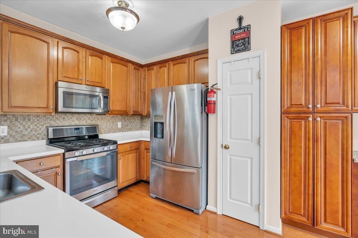 144 Pennsbury Ln - Photo 7 of 24