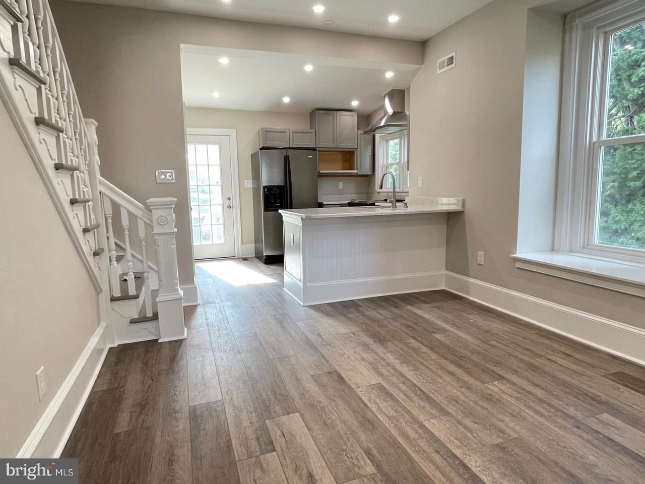 214 S Main St - Photo 5 of 17