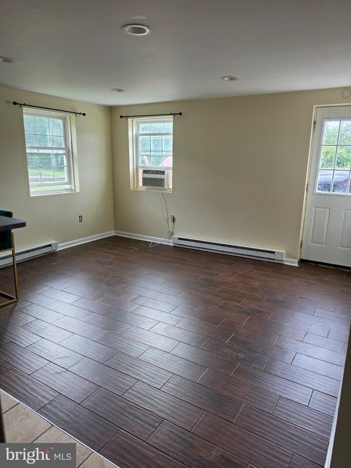 1116 Telegraph Rd - Photo 4 of 11