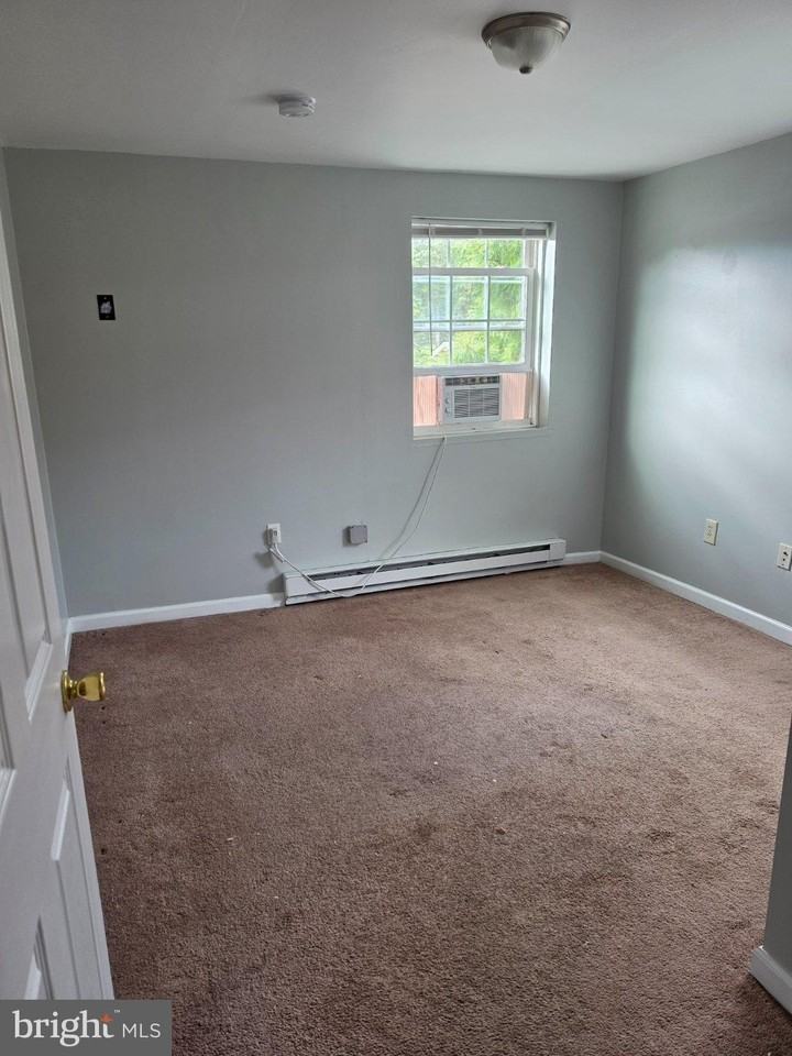 1116 Telegraph Rd - Photo 5 of 11