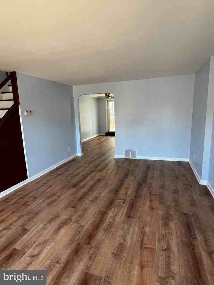 2045 Heather Rd - Photo 3 of 15