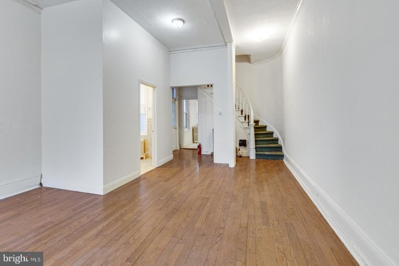 415 S 40th St - Photo 3 of 41