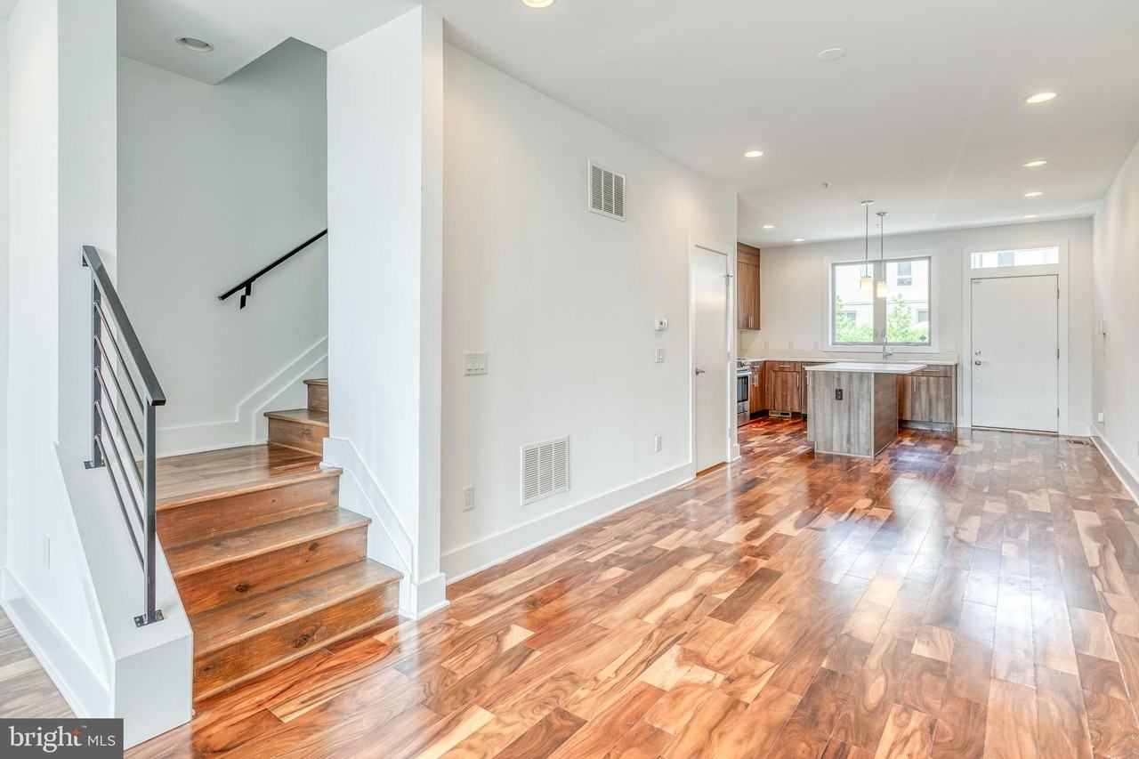 740 S Columbus Blvd #35 - Photo 2 of 23
