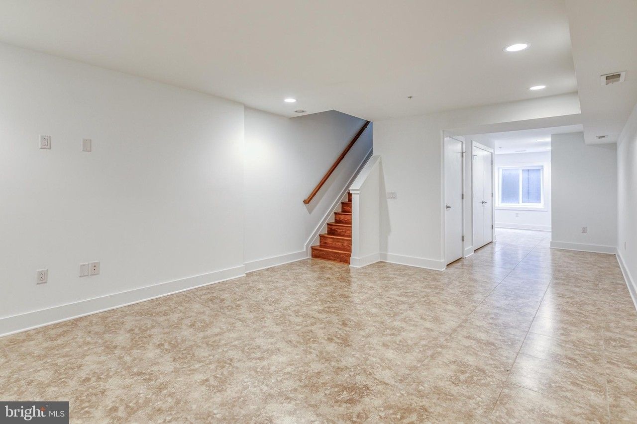 740 S Columbus Blvd #35 - Photo 4 of 23