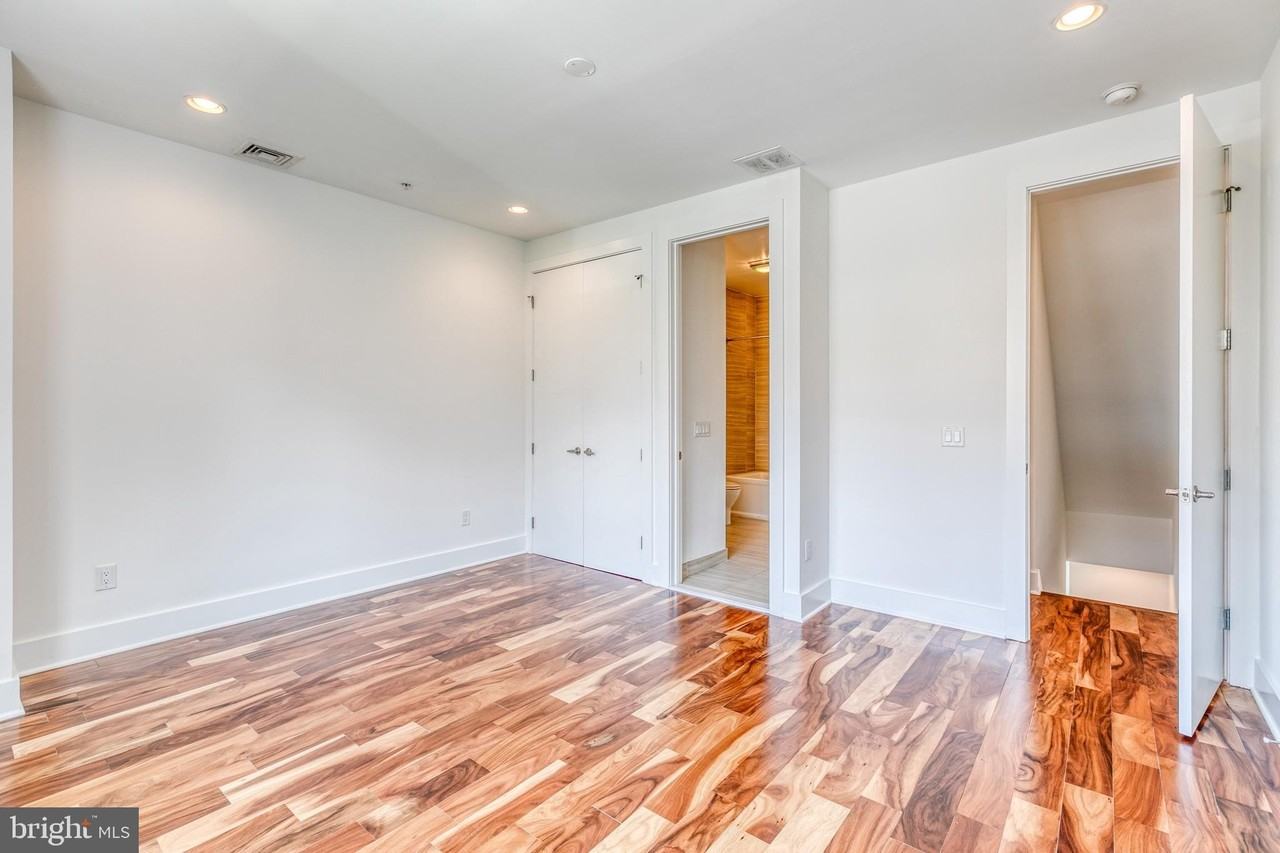 740 S Columbus Blvd #35 - Photo 5 of 23