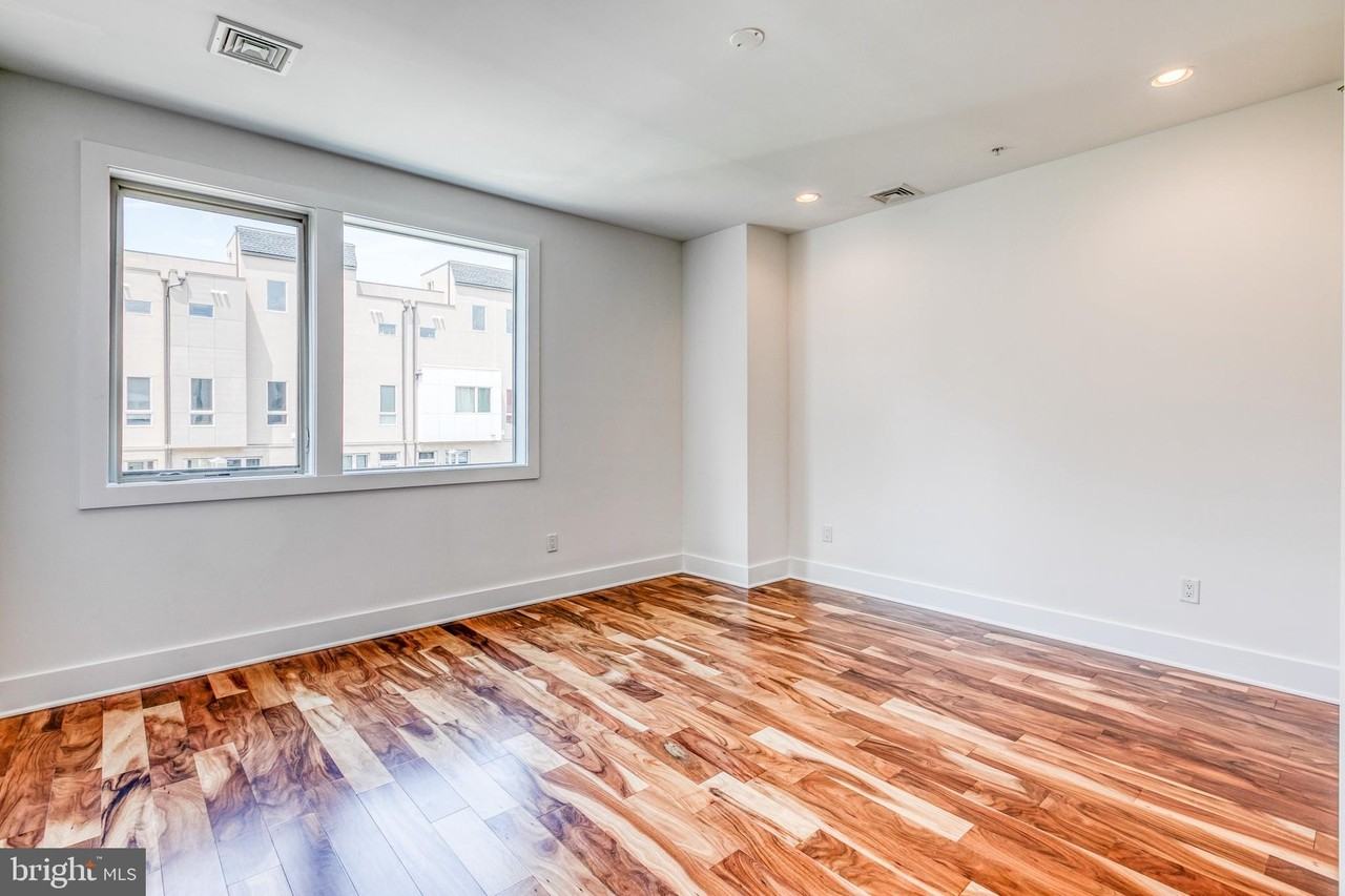 740 S Columbus Blvd #35 - Photo 6 of 23