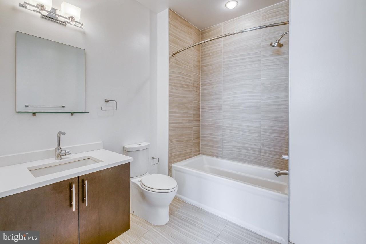 740 S Columbus Blvd #35 - Photo 7 of 23