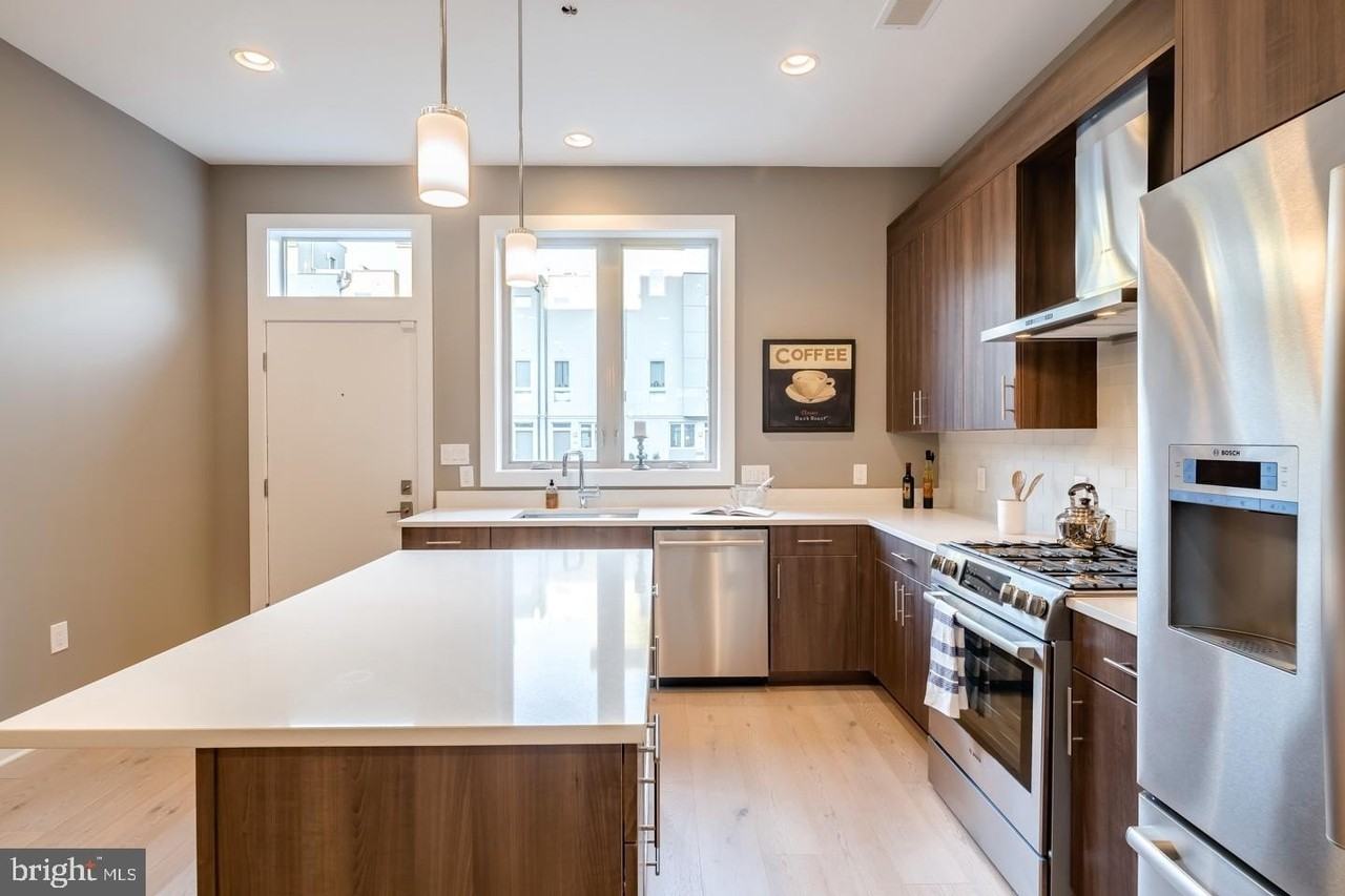 740 S Chris Columbus Blvd #70 - Photo 7 of 24
